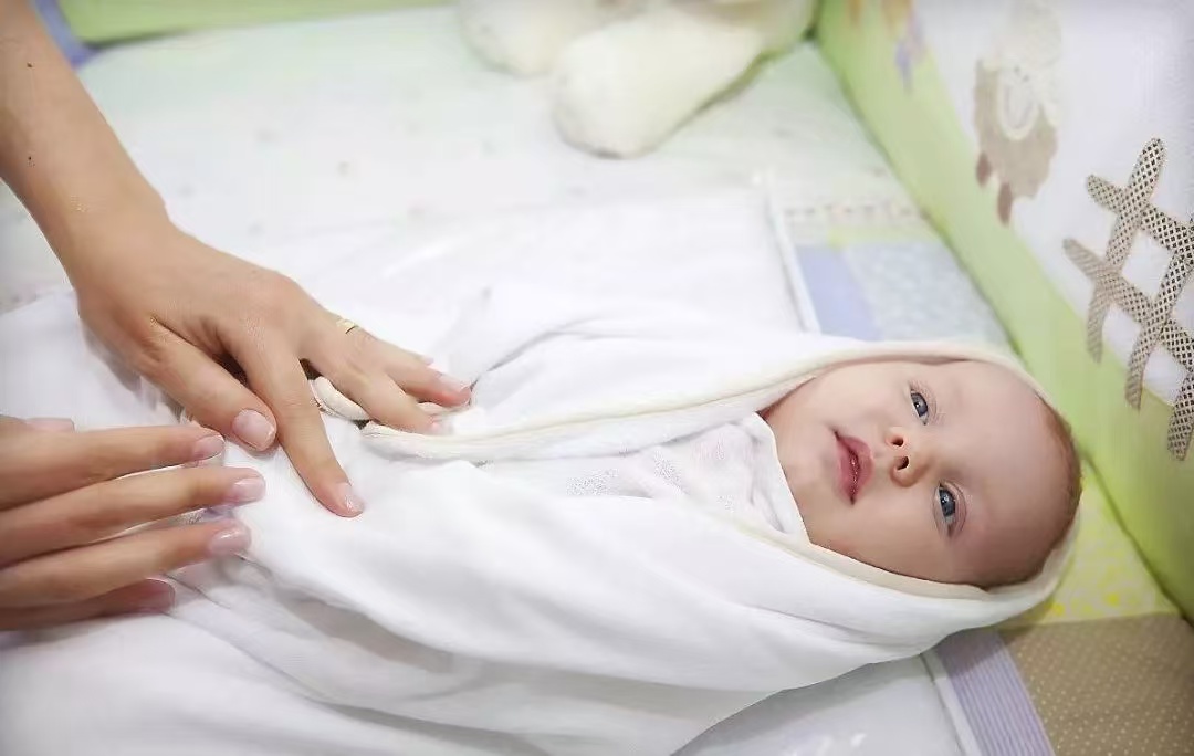 寶寶夏日“踩坑”指南：這9件事，再熱也別做，件件都在“偷”健康！