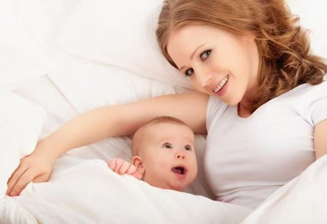 生理性大漲奶如何緩解？乳腺開始變熱、變重，疼痛，甚至像石頭一樣硬！